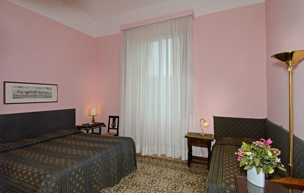 Hotel Rex Lucca Oda fotoğraf