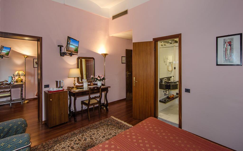 Hotel Rex Lucca Oda fotoğraf