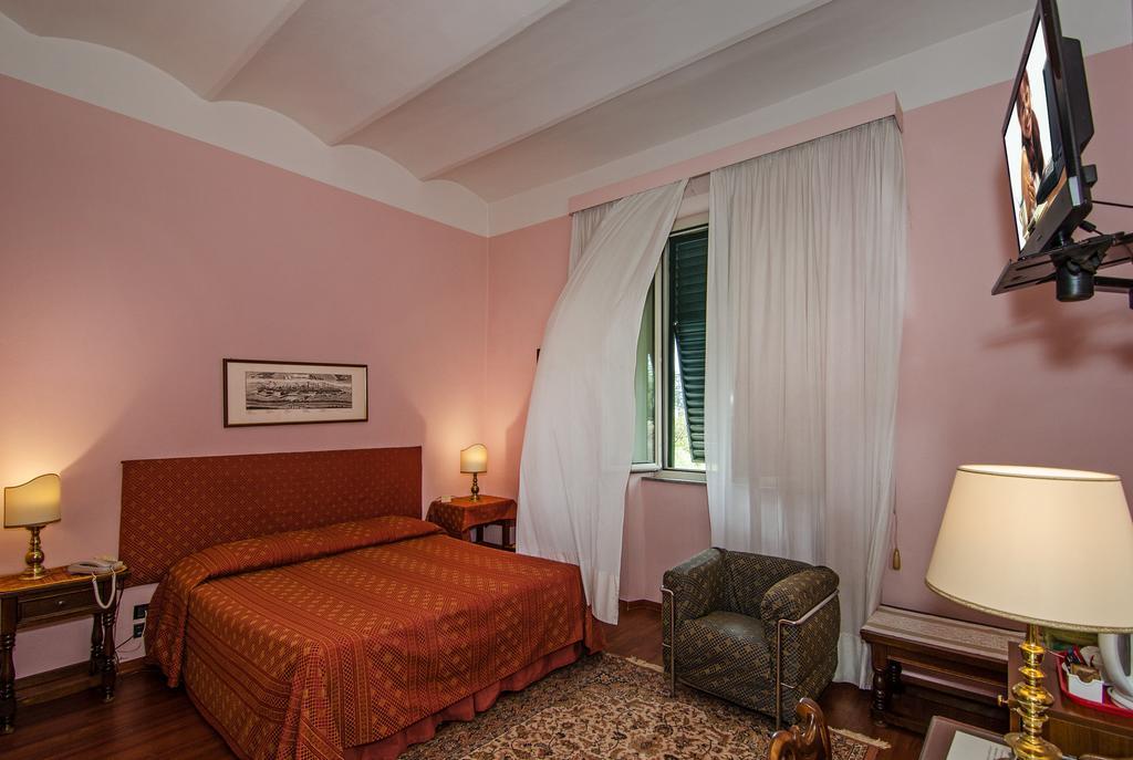 Hotel Rex Lucca Oda fotoğraf