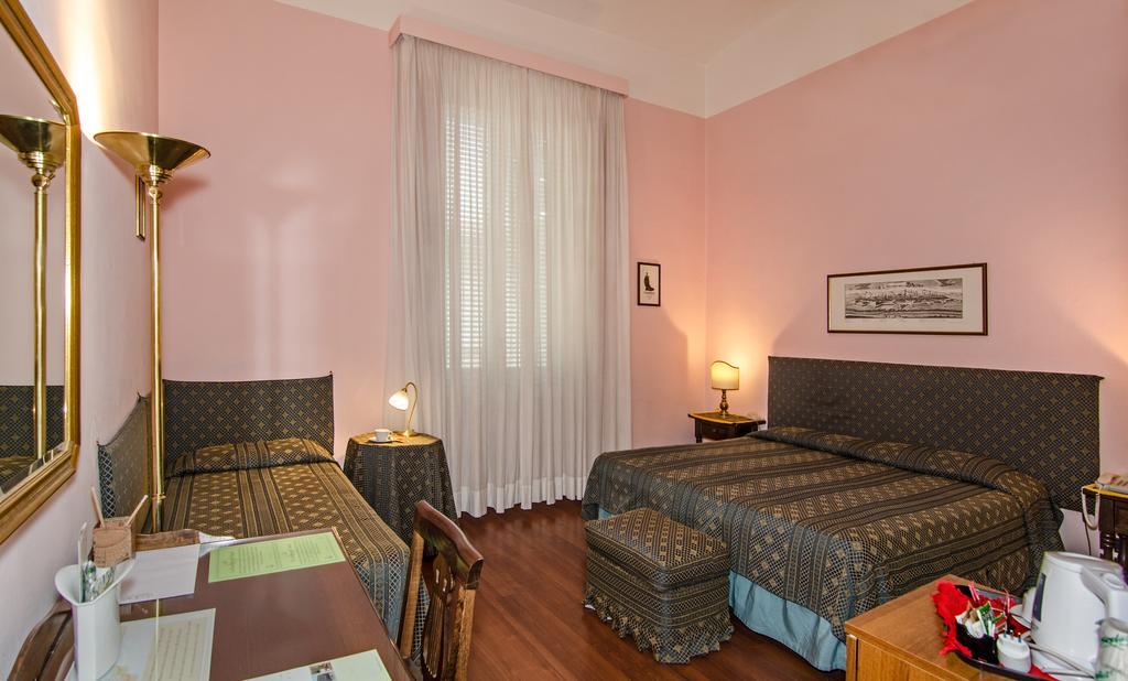 Hotel Rex Lucca Oda fotoğraf
