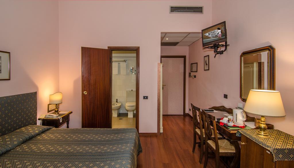 Hotel Rex Lucca Oda fotoğraf